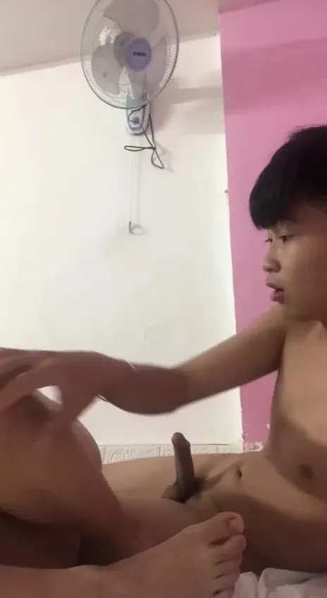 Poster of 2 đứa bạn thân học cùng tao bú cặc cho mày thì mày móc lồn cho tao tiệt đối ko cho đụ