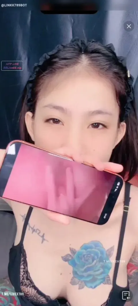 Poster of Bảo Trân idol live khoe cảnh mình móc lồn trên áp live đỉnh như thế nào.