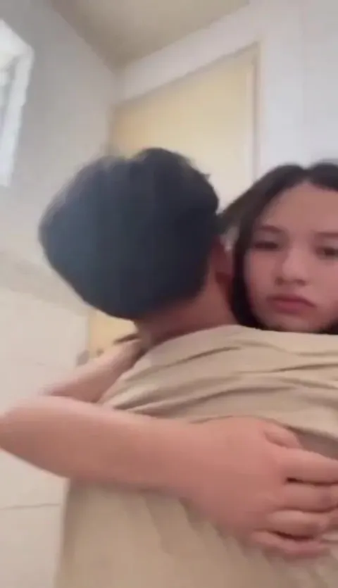 Poster of Chị họ thương em trai mồ côi cha mẹ nên cho nó đụ từ sớm.