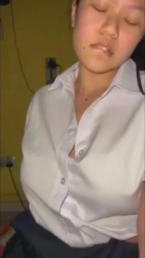 Poster of Chơi cùng mấy con bạn thân dâm ngầy nào cũng địt vú to lồn ngon