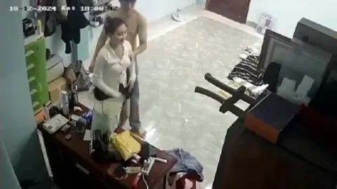 Poster of Chồng vắng nhà vợ trẻ được người tình tặng váy rồi làm luôn nháy