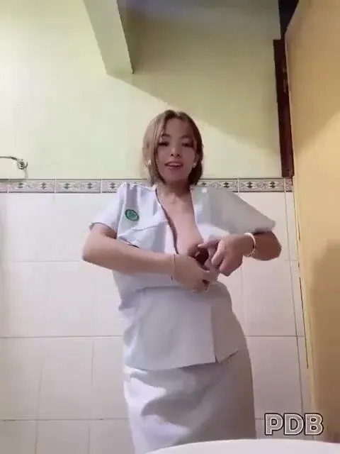 Poster of Cô y tá vú to lồn múp thủ dâm móc lồn cho bệnh nhân xem