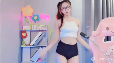 Poster of Phòng live show hàng stripchat nhảy nude kí tên fan lên ngực cùng e teen xinh #1