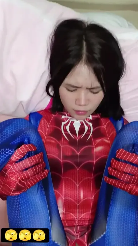 Poster of Sáng sớm anh họ bắt em gái cosplay người nhện rồi đè đụ ko thương tiếc.