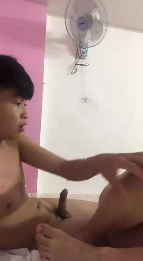 Bạn thân bú cặc móc lồn cho nhau thoả thích nhưng không cho đụ.