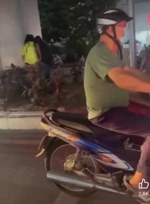 cặp đôi nứng lồn đụ nhau ngay ngoài đường ở hà nội