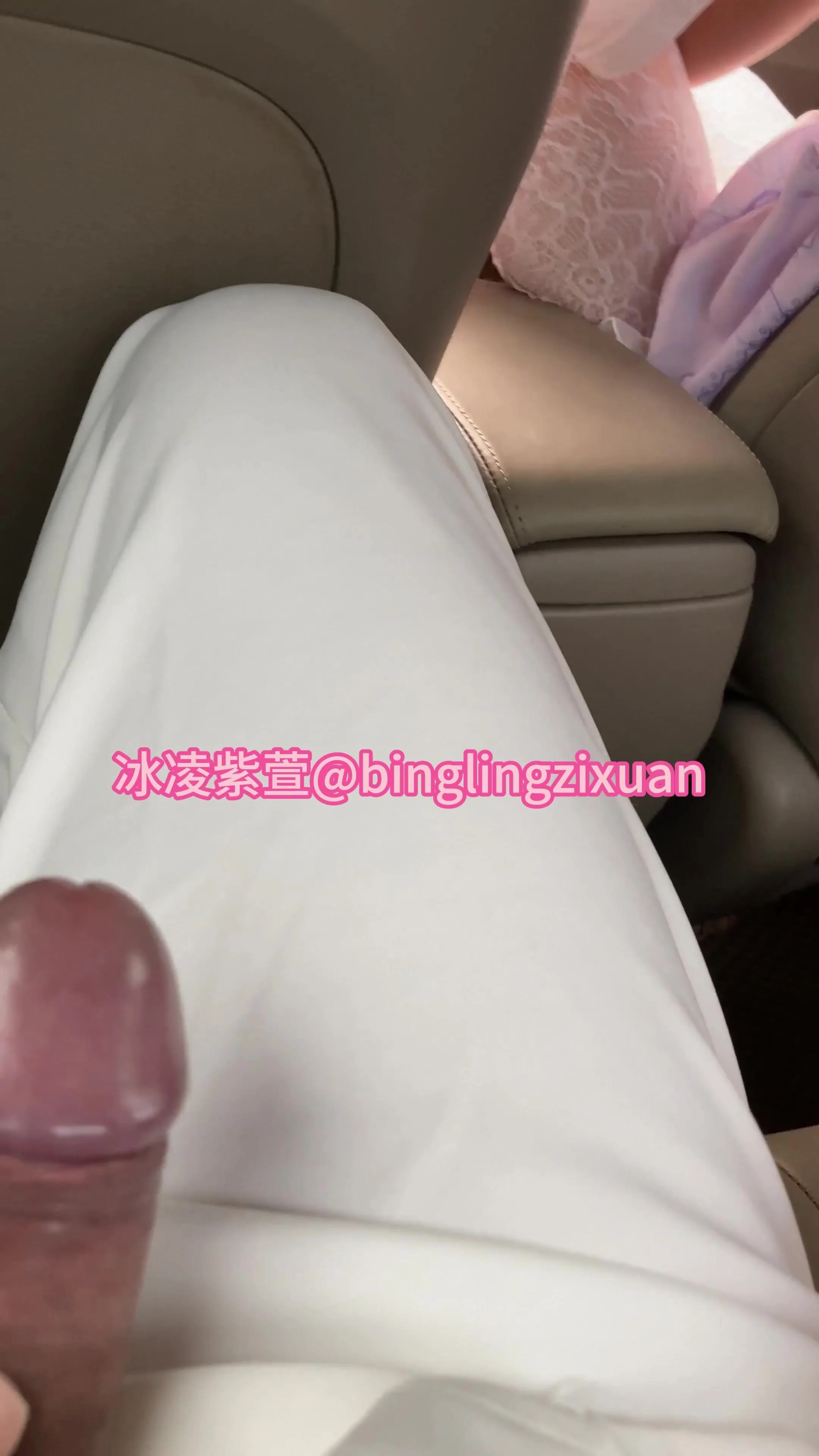 Khoe cặc trên xe khi về quê cùng nhỏ e họ mình dây,vừa về nhà đã đè e ra đụ lút cán lồn e