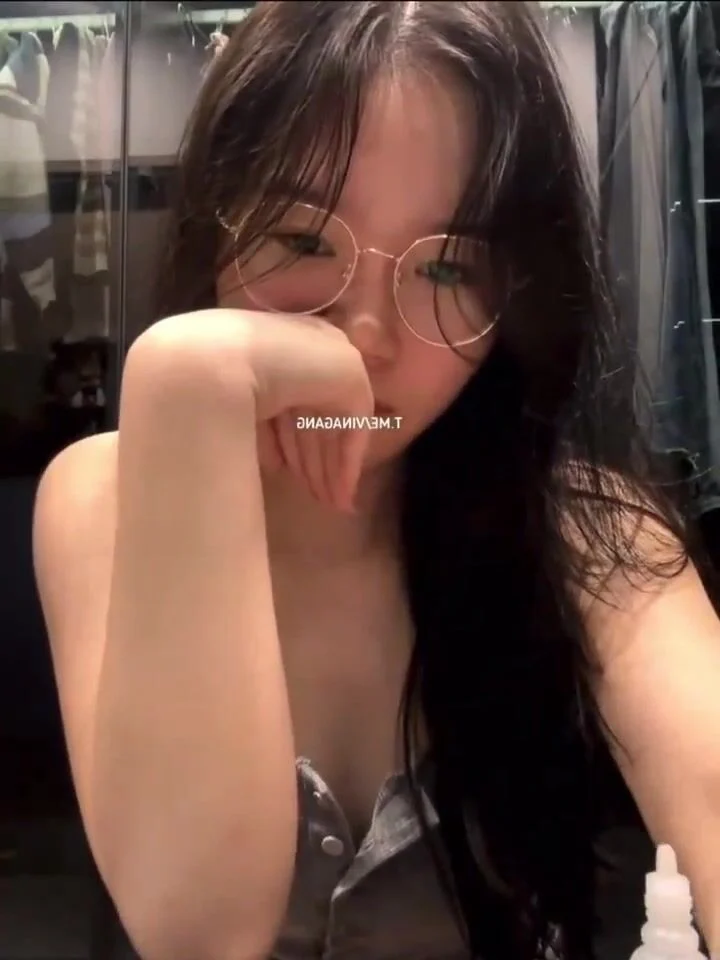 Trò chuyện đêm khuya cùng bé nha!